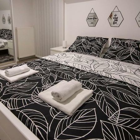 Apartman F&F Otočac Екстериор снимка