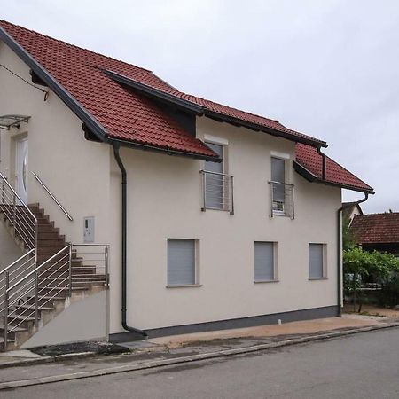 Apartman F&F Otočac Екстериор снимка