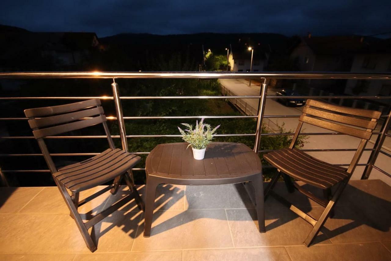 Apartman F&F Otočac Екстериор снимка
