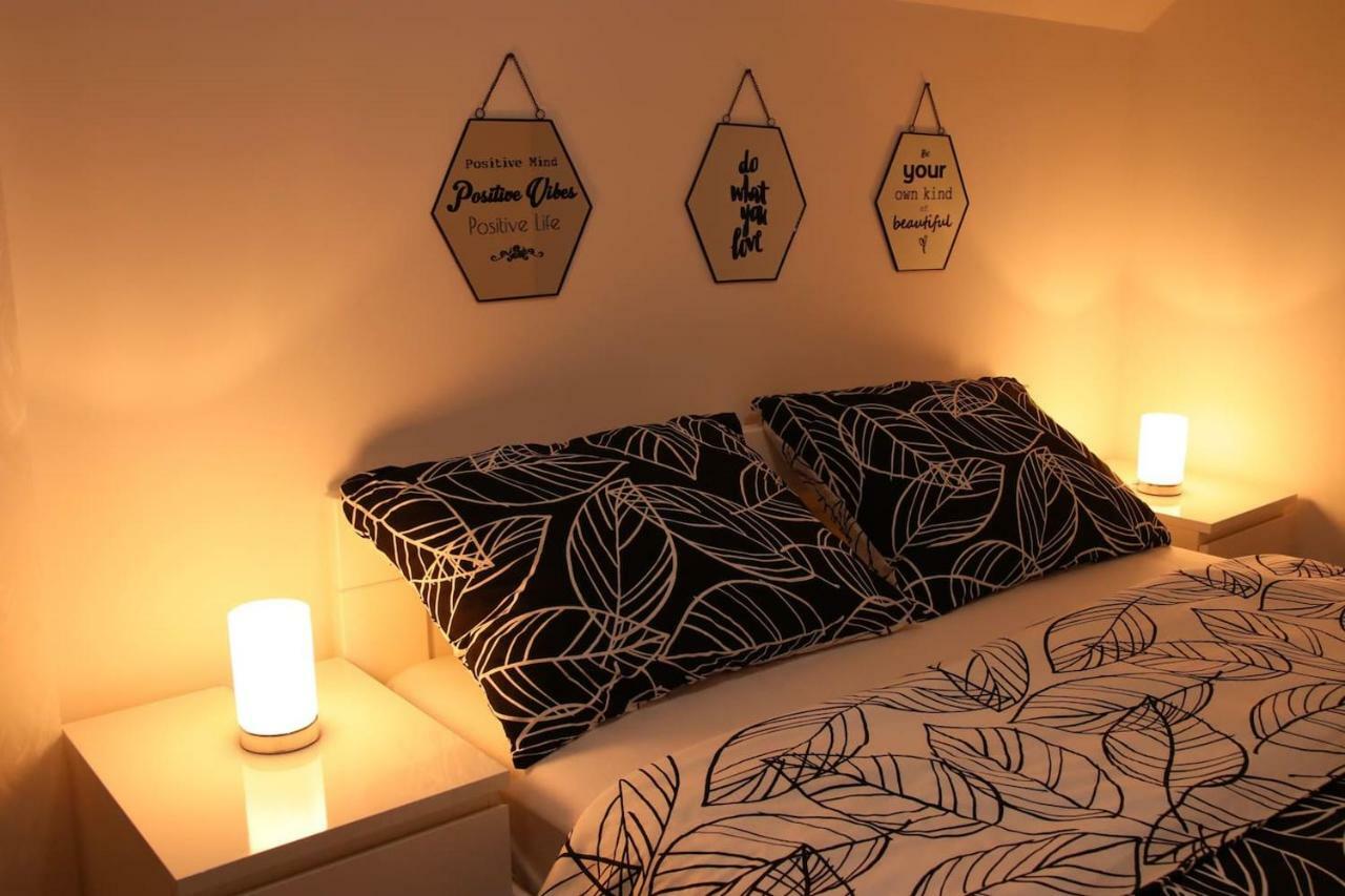 Apartman F&F Otočac Екстериор снимка