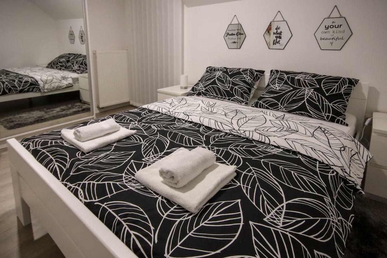 Apartman F&F Otočac Екстериор снимка