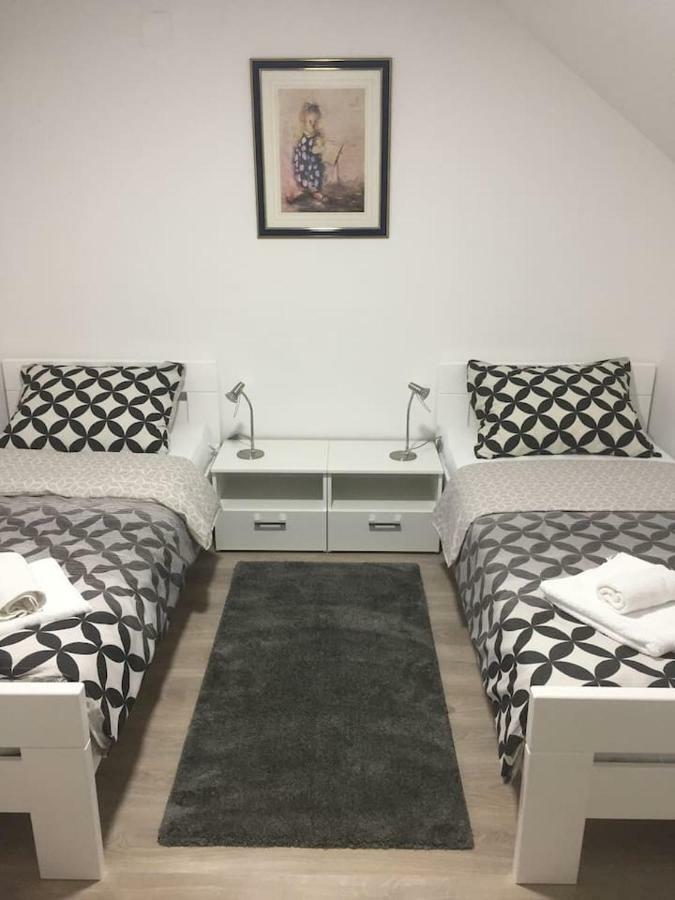 Apartman F&F Otočac Екстериор снимка