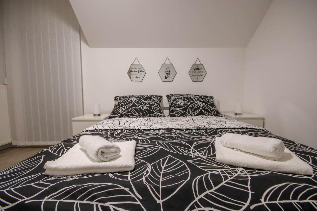 Apartman F&F Otočac Екстериор снимка