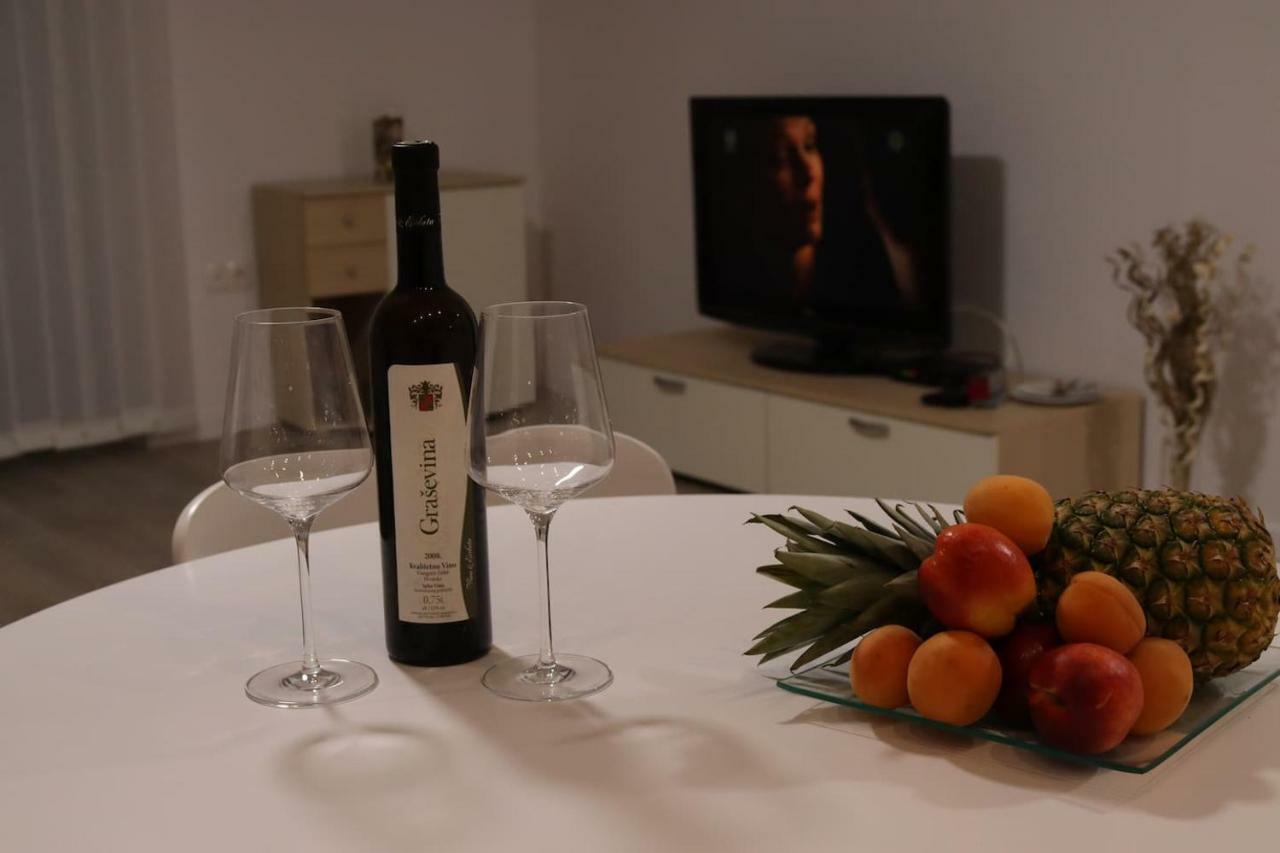 Apartman F&F Otočac Екстериор снимка