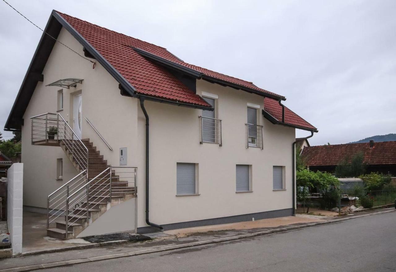Apartman F&F Otočac Екстериор снимка