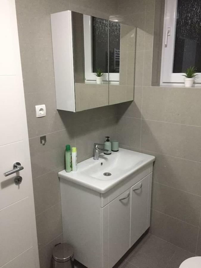 Apartman F&F Otočac Екстериор снимка
