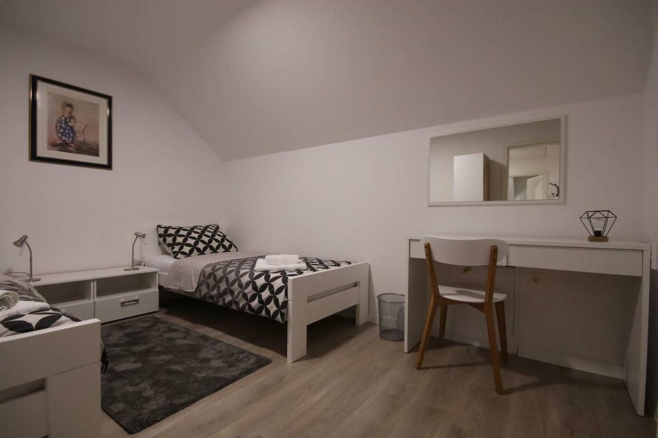 Apartman F&F Otočac Екстериор снимка