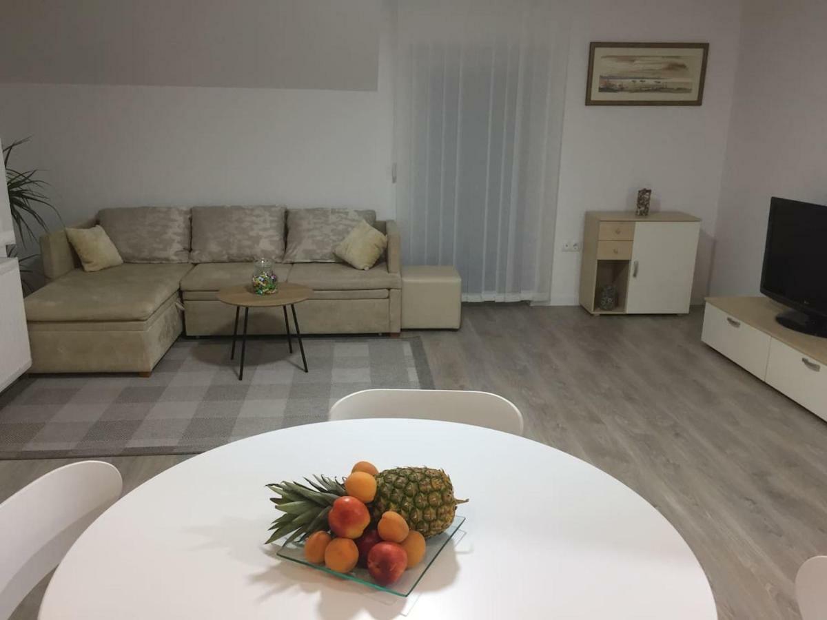Apartman F&F Otočac Екстериор снимка