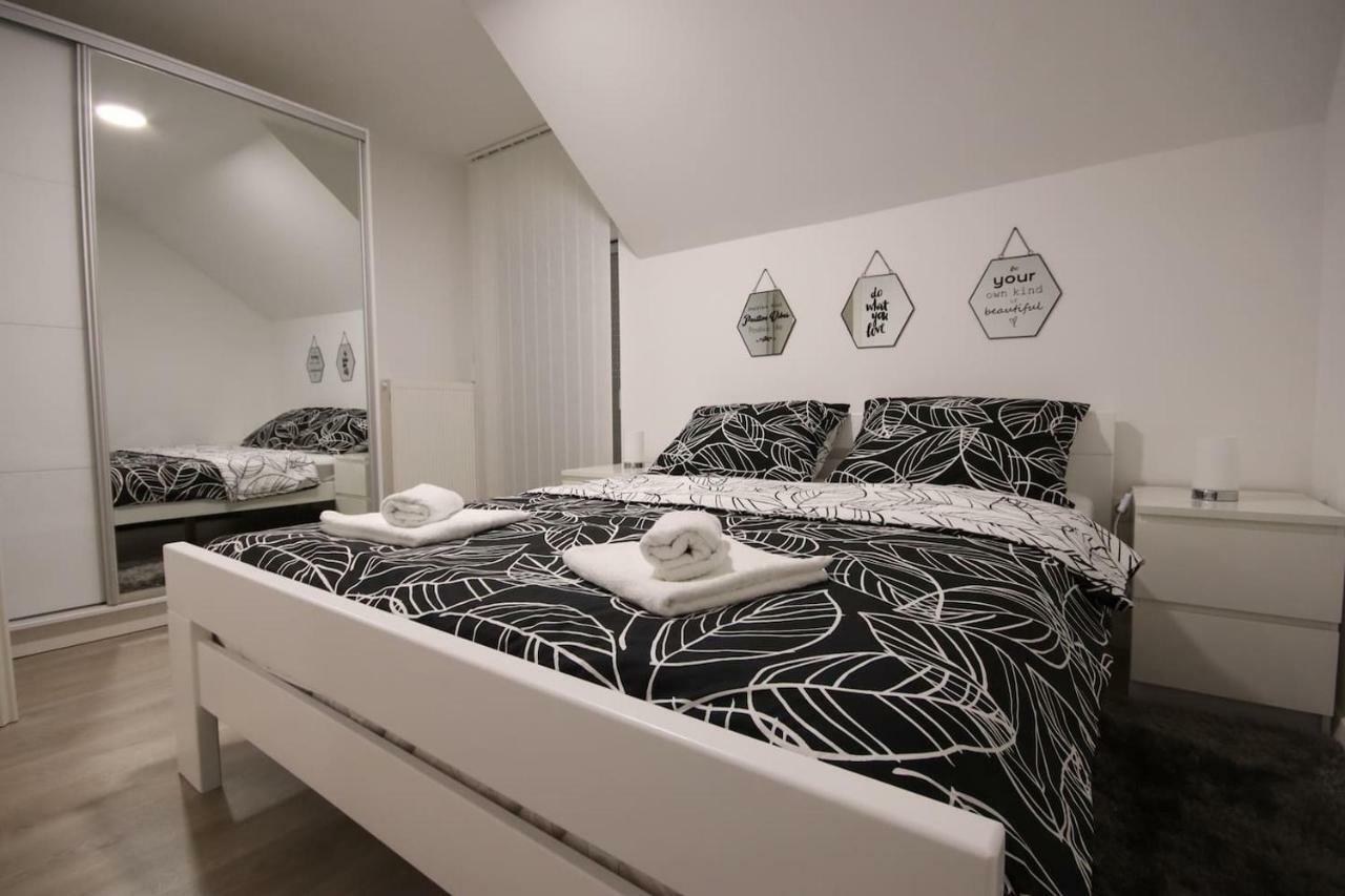 Apartman F&F Otočac Екстериор снимка
