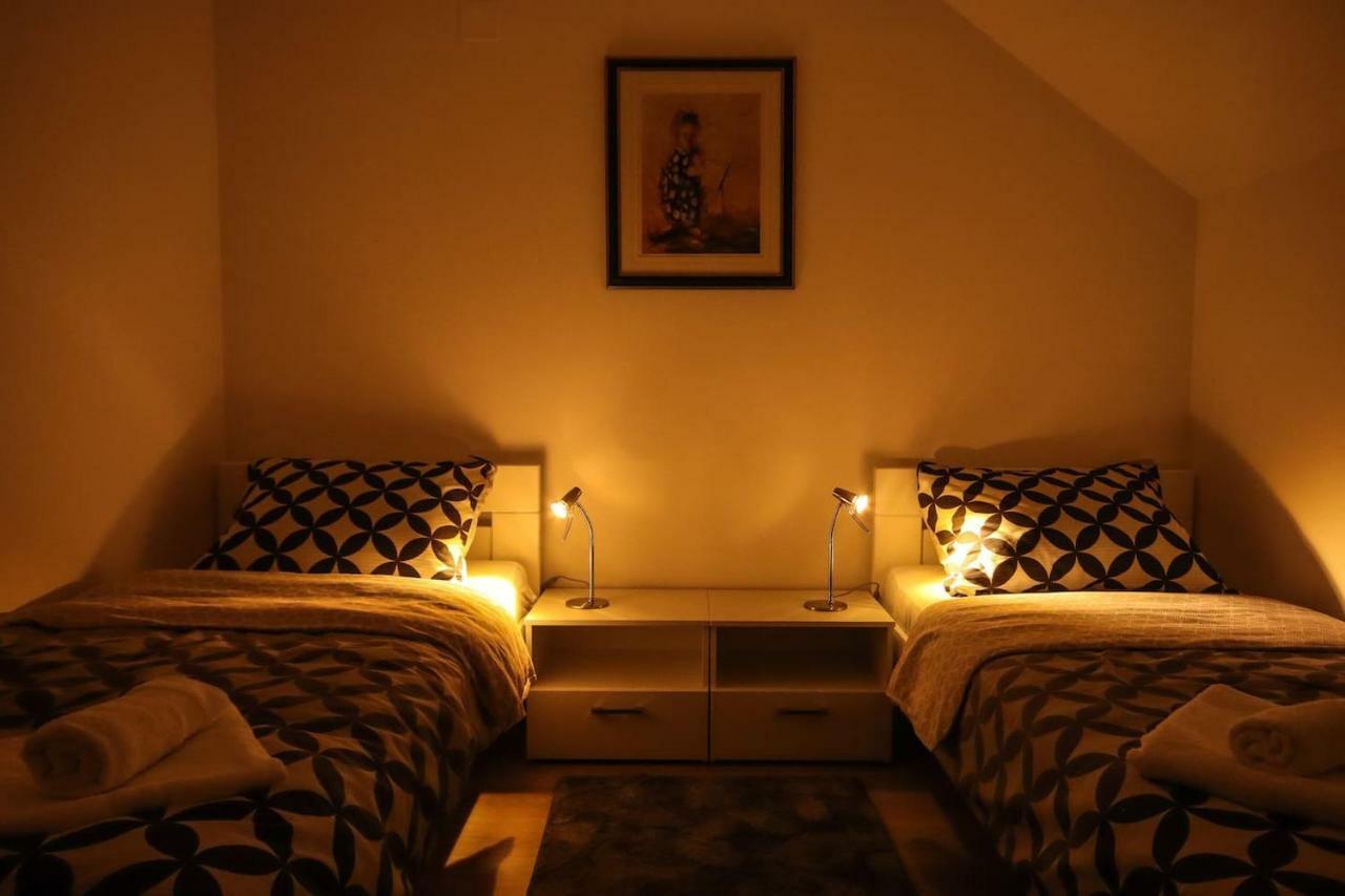 Apartman F&F Otočac Екстериор снимка